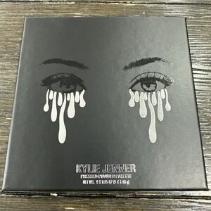 Kylie Jenner 9-Shade Pressed Powder Eyeshadow Palette Matte